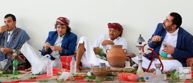 بالفيديو.. الحوثي يتآمر على الحرمين الشريفين من خلال وليمة قات