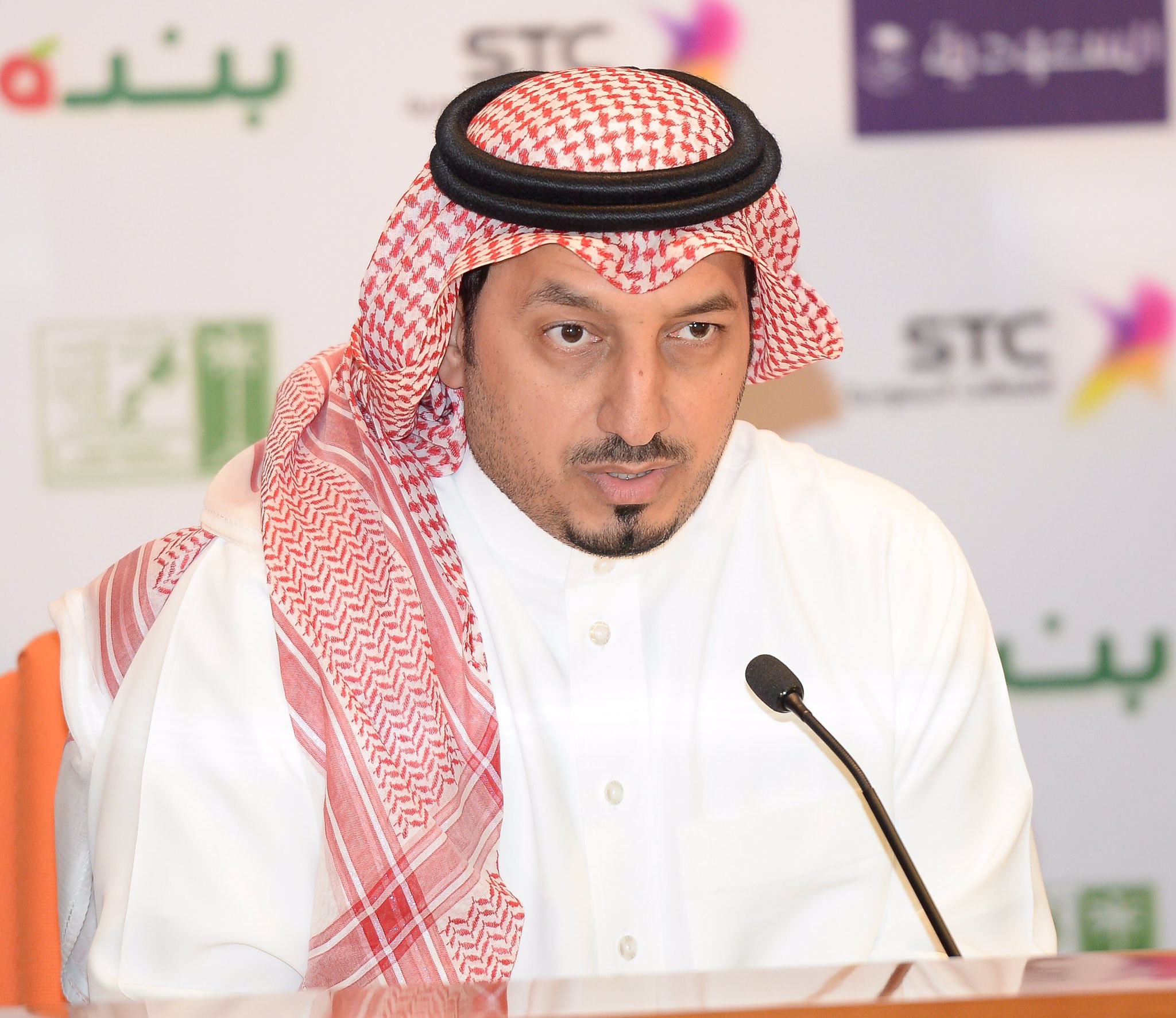 غياب المختصين بأنظمة الفيفا سبب مشاكل الأندية السعودية