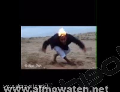بالفيديو.. شاب يحرق شعره سعياً لـ”الشهرة”
