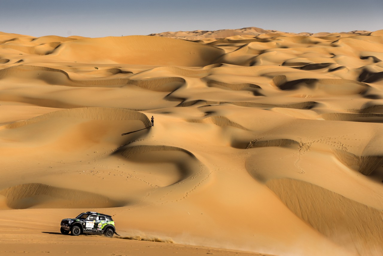 يزيد الراجحي ينتزع وصافة العالم في تحدي الصحراء بابو ظبي (13)
