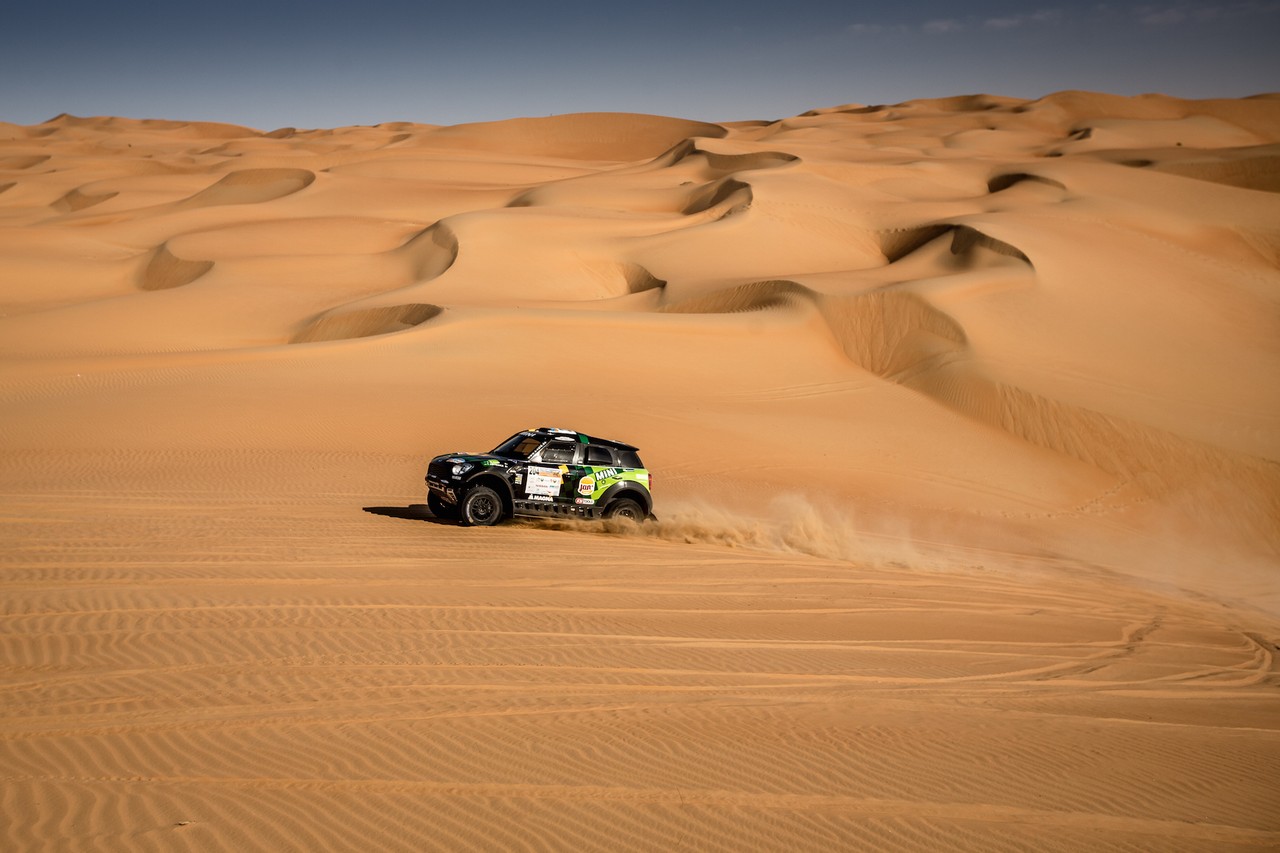 يزيد الراجحي ينتزع وصافة العالم في تحدي الصحراء بابو ظبي (18)