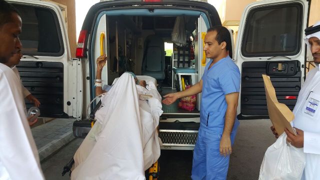 صحة عسير تنقل مريضاً يمنياً انتهى علاجه لحدود اليمن