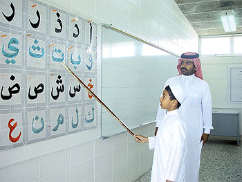 الشاعرة عالية العامر في يوم المعلم: زخرفت قولي في جميل معلمي