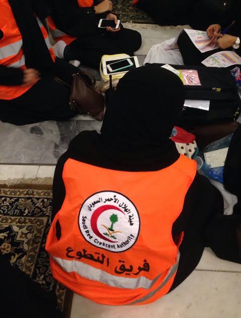 ١٢٠ متطوعة بالهلال الأحمر يعملن أيام العيد في الحرم المكي بالحج2