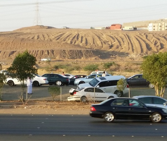 بالصور.. حادث مروري يشل حركة السيارات بطريق جدة- مكة