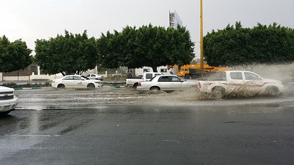 أمطار الخميس تحاصر منازل أحياء المعارض والإسكان